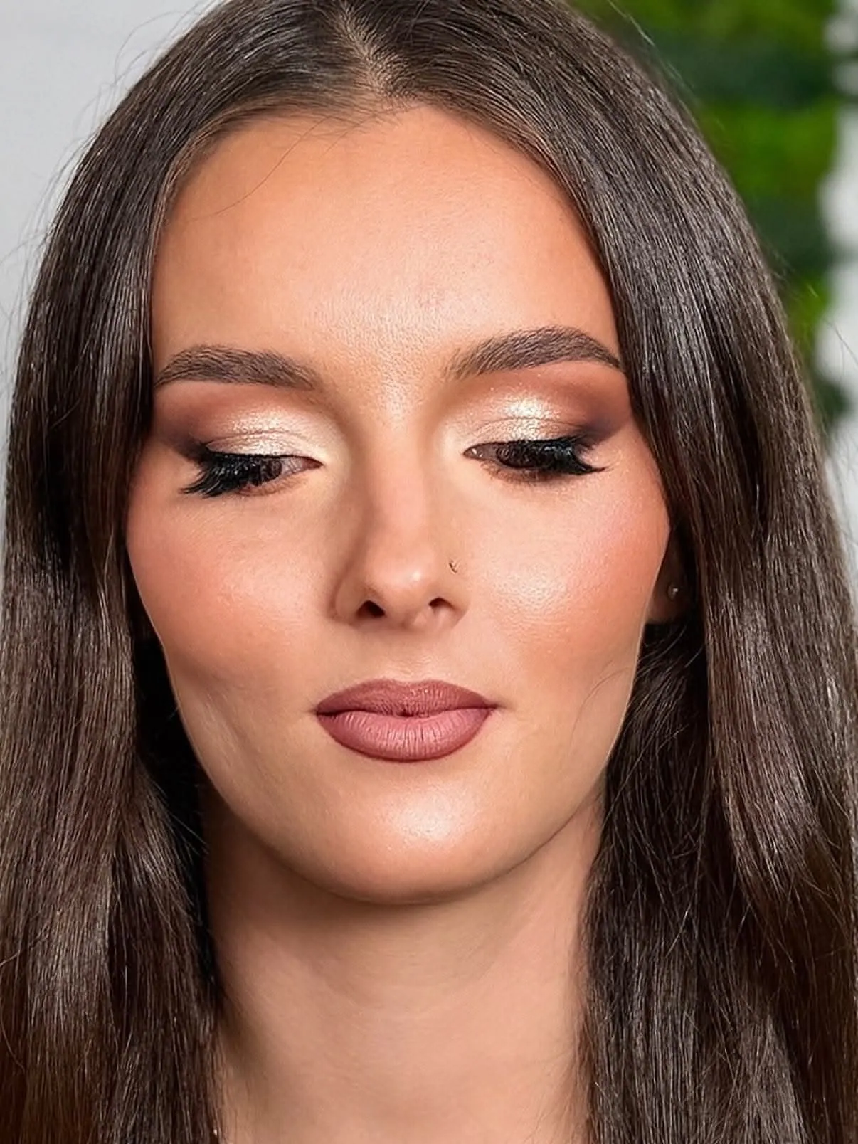 Nude-Make-up mit strahlendem Finish von Corina